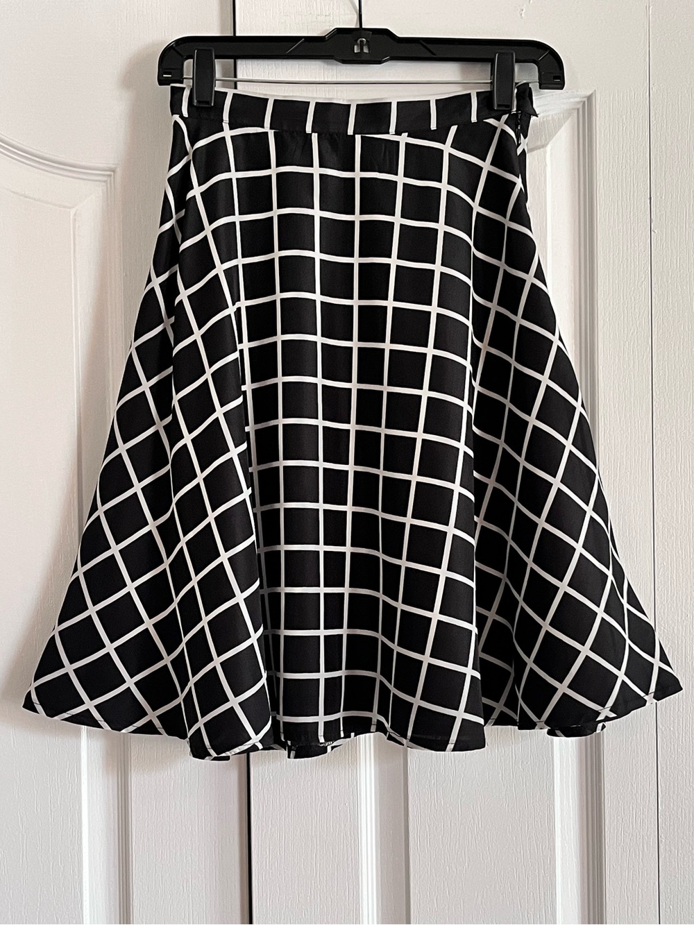 Forever 21 black and white lined skirt grid pattern S